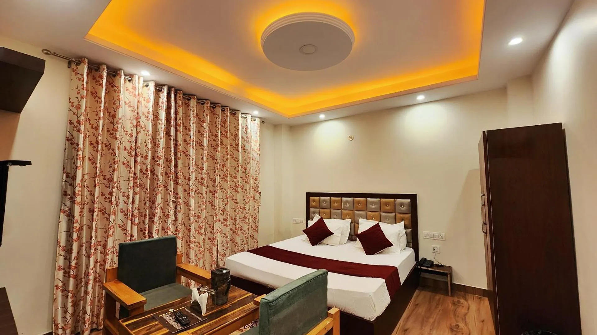 Homestay Royal Cedar Bnb Simla
