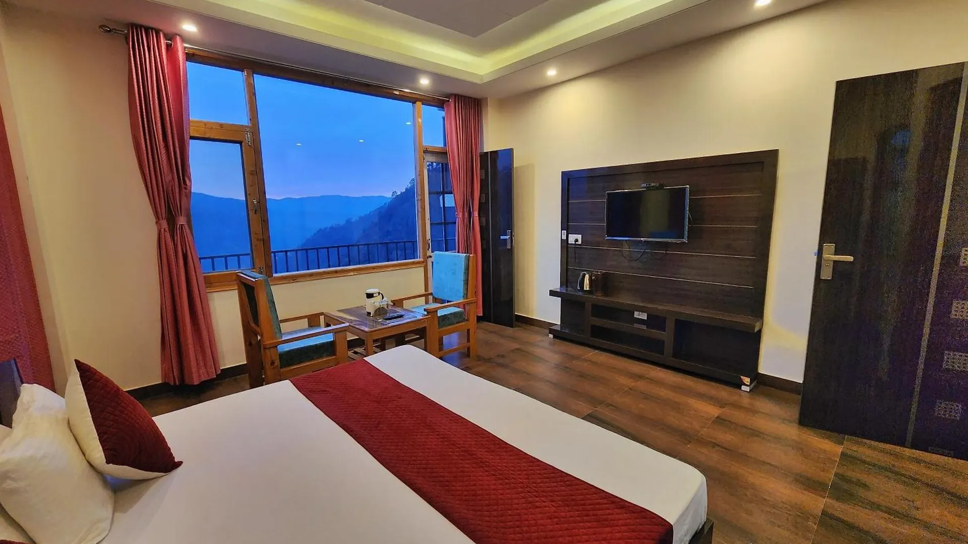 Royal Cedar Bnb Simla Homestay